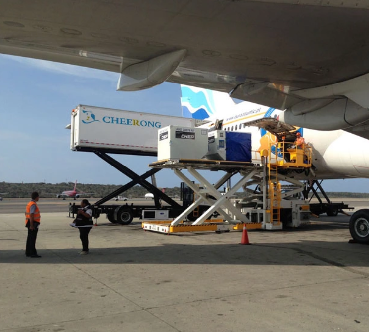 Japanese brand Isuzu chassis 3000 Litres fuel tank truck