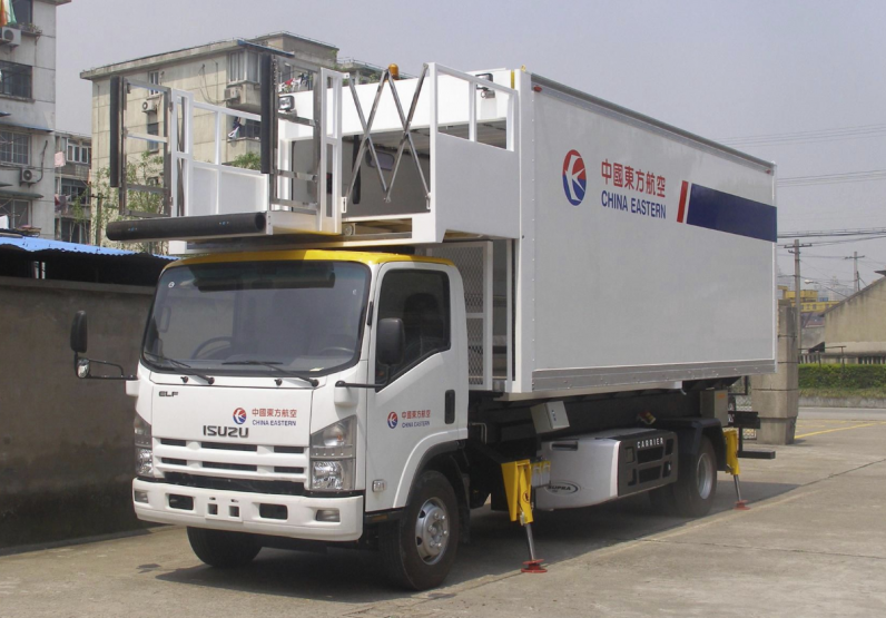 Japanese brand Isuzu chassis 3000 Litres fuel tank truck