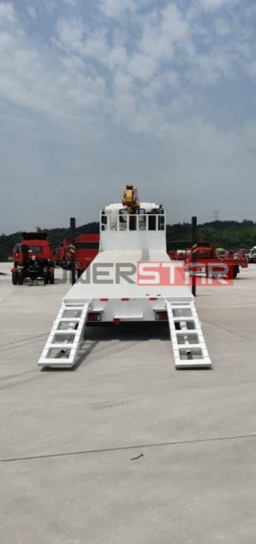 ISUZU Flatbed Truck for Excavator Transport