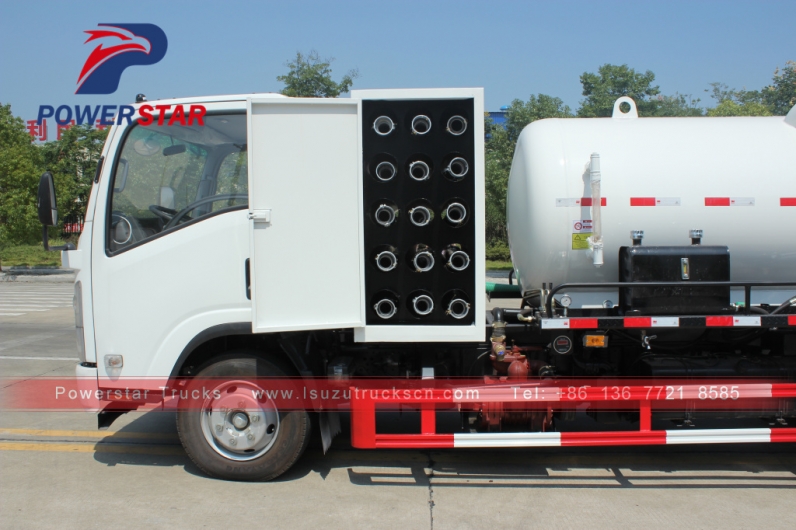 Isuzu Fecal Suction Sewage Truck with ITALY Vacuum Pump small 5000L Sewel Jetting