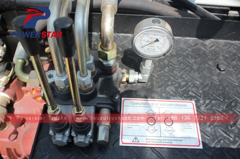 Isuzu Fecal Suction Sewage Truck with ITALY Vacuum Pump small 5000L Sewel Jetting