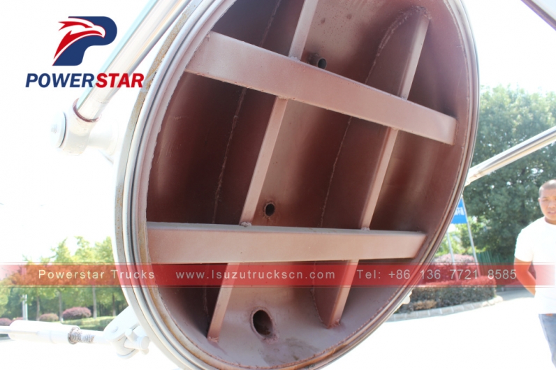 Isuzu Fecal Suction Sewage Truck with ITALY Vacuum Pump small 5000L Sewel Jetting