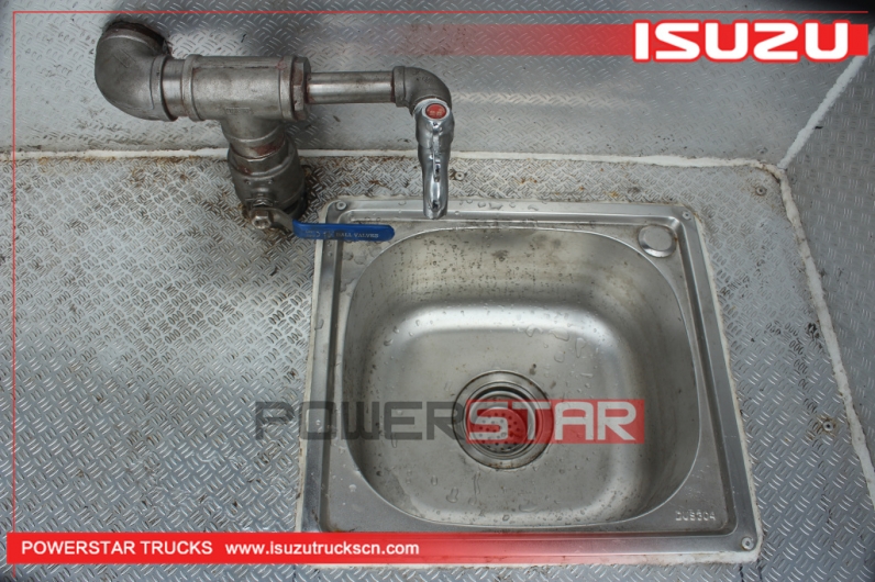 Isuzu Bridge Detection Truck with inspection platform