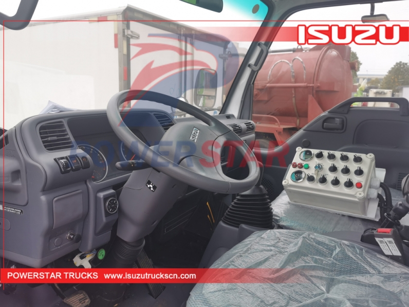 Broom street sweeper ISUZU ELF Vacuum sweeper Vehicle
