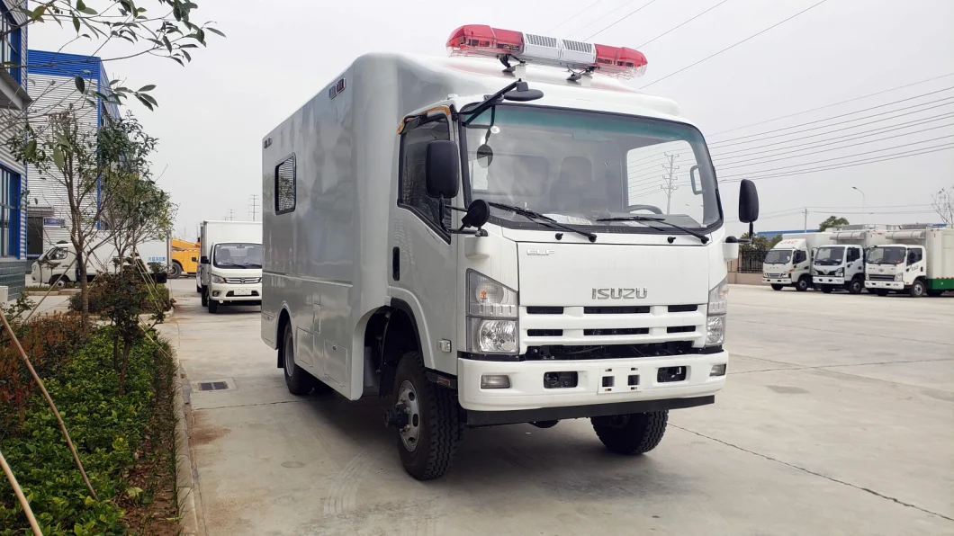 Isuzu militray 4x4 all wheel drive Emergency Rescue Patient Transport Mobile Hospital Ambulance Truck