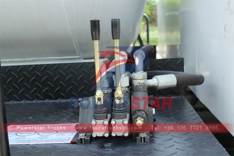 ISUZU GIGA 6×4 vacuum sewage truck gully emptier with Italy MORO pump PM110W