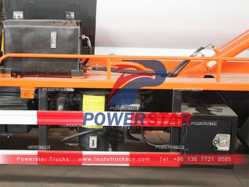 Japanese ISUZU NKR sewer vacuum truck at best price