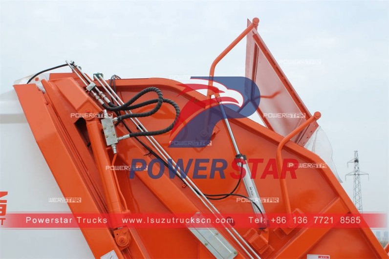 Japanese ISUZU 4×2 garbage compactor rear loader for Philippines