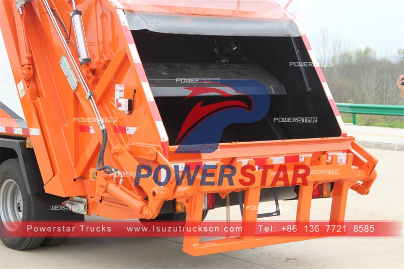 Japanese ISUZU 4×2 garbage compactor rear loader for Philippines