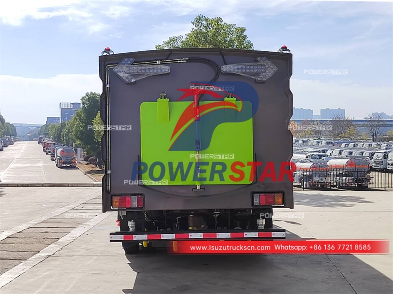 ISUZU NKR/ELF 100P road sweeping truck for sale