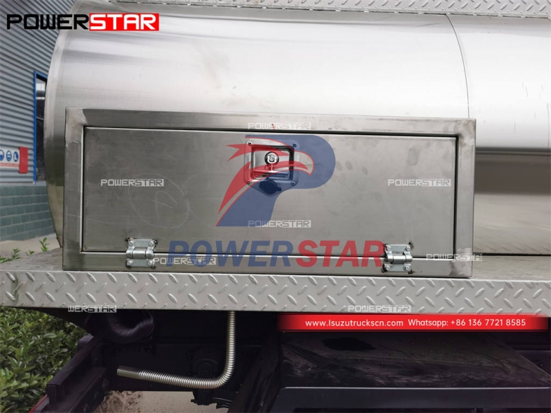 Mongolia ISUZU 4CBM stainless steel milk tank truck for sale