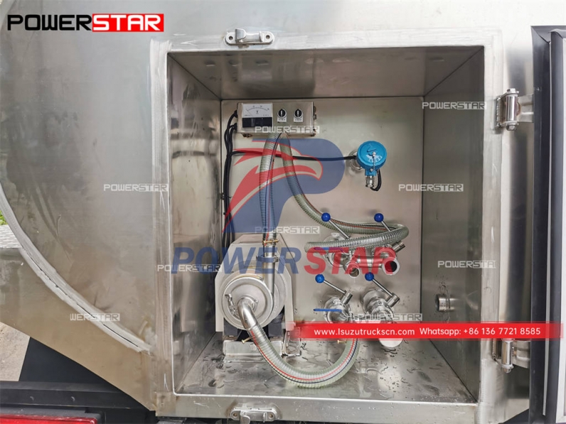 Mongolia ISUZU 4CBM stainless steel milk tank truck for sale