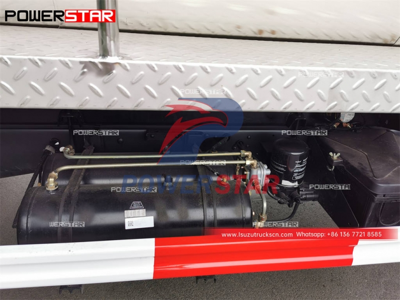 Mongolia ISUZU 4CBM stainless steel milk tank truck for sale