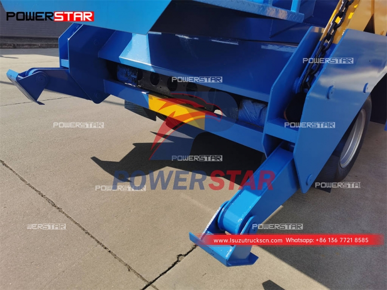 Algeria ISUZU FTR skip loader mounted water tank