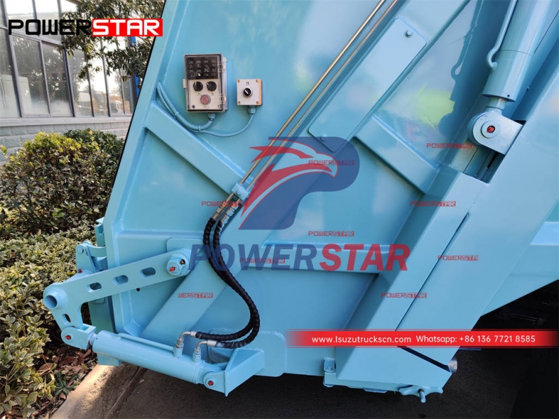 Factory outlet ISUZU 5CBM rear loader truck for sale
