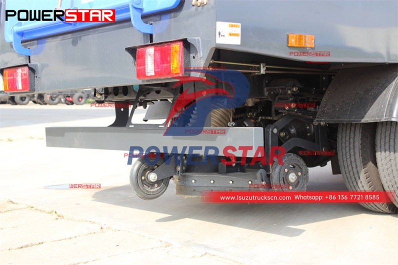 ISUZU NKR/ELF 100P street sweeper truck for sale