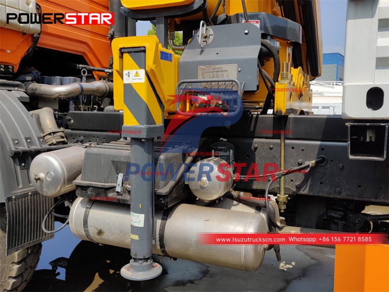 ISUZU FVR truck with kunckle boom crane XCMG
