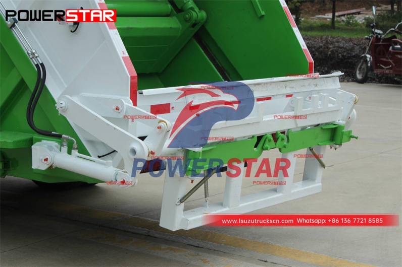 Good quality ISUZU 4×4 AWD garbage compactor truck at discount price