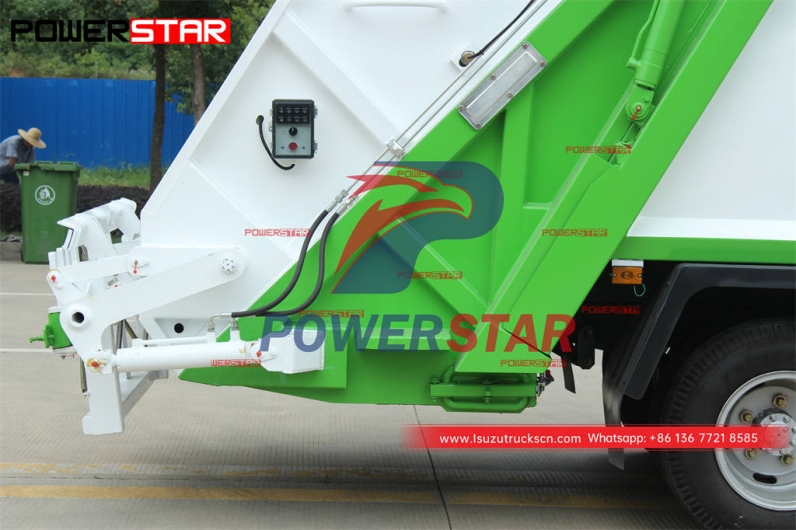 Good quality ISUZU 4×4 AWD garbage compactor truck at discount price