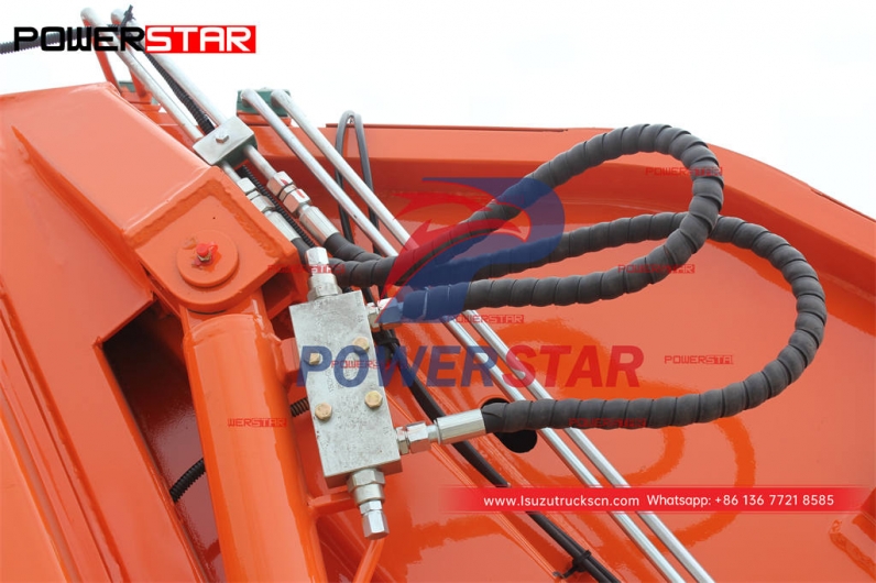 Good price ISUZU 100P 4WD rear load garbage compactor for Philippines