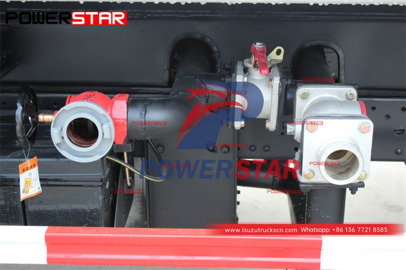 ISUZU 4WD off-road water spraying truck at discount price