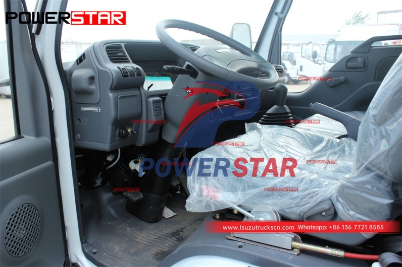 ISUZU 4WD off-road water spraying truck at discount price
