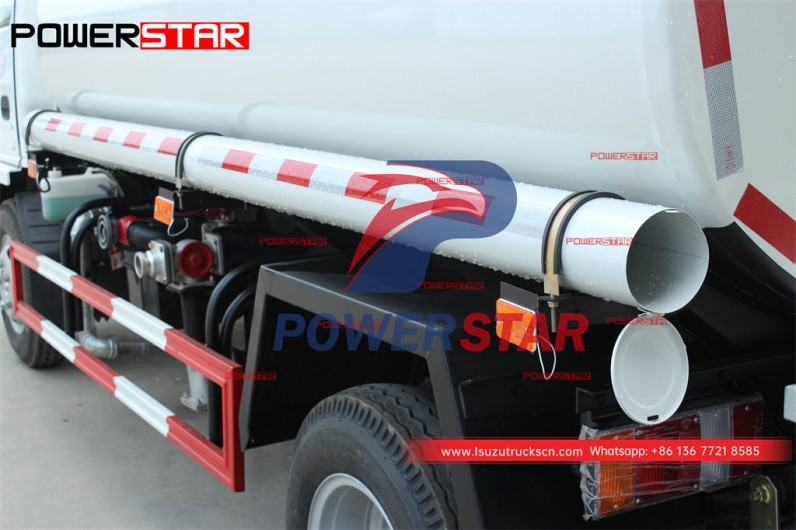 ISUZU 4WD off-road water spraying truck at discount price