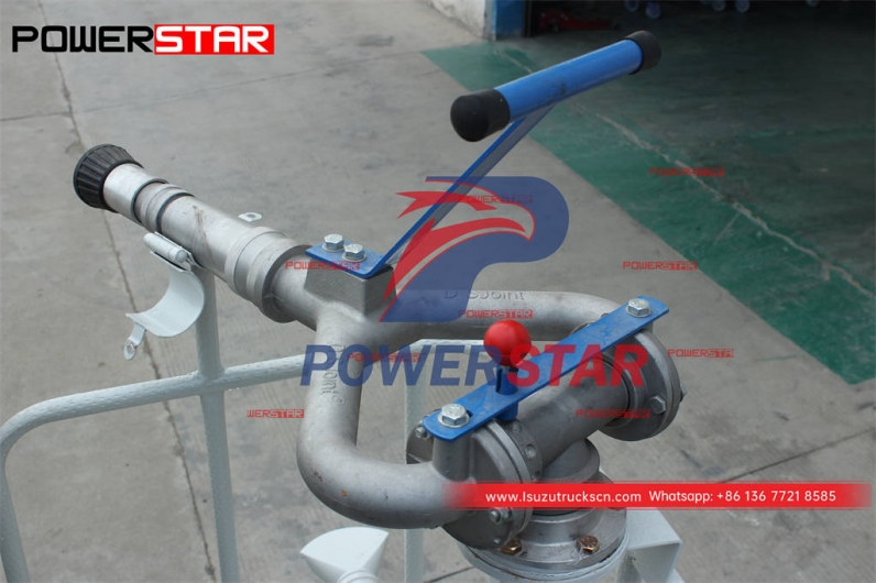 ISUZU 4WD off-road water spraying truck at discount price
