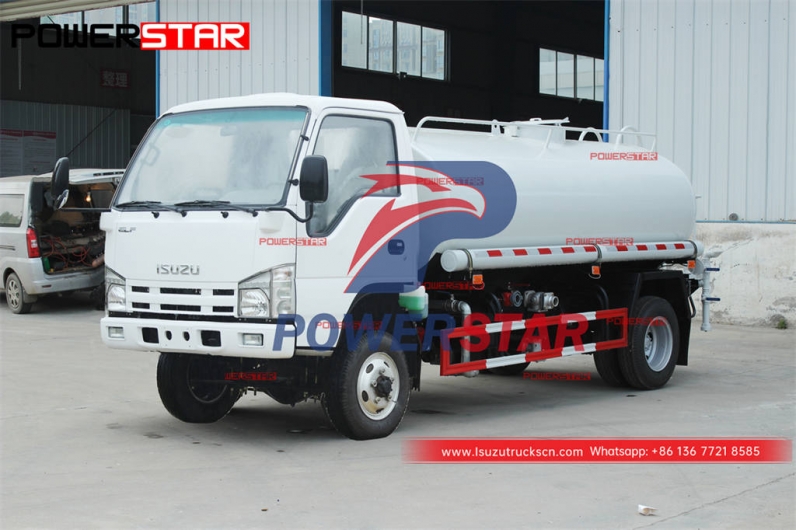 ISUZU 4WD off-road water spraying truck at discount price