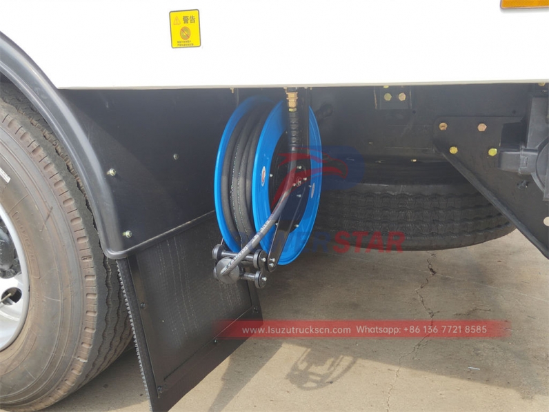 ISUZU GIGA 14000 liters road sweeper truck