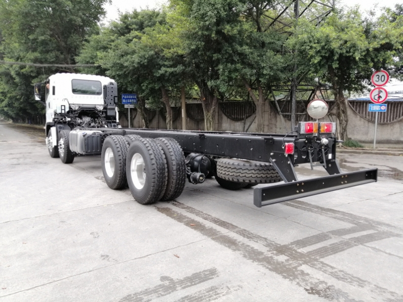 12wheels Isuzu Giga Truck chassis cab for sale