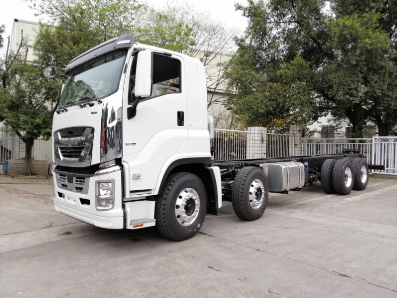 12wheels Isuzu Giga Truck chassis cab for sale