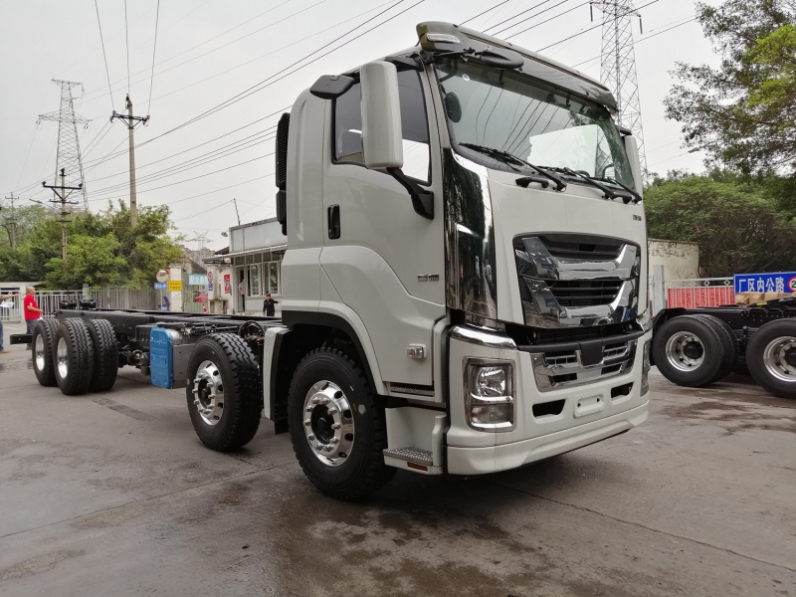 12wheels Isuzu Giga Truck chassis cab for sale