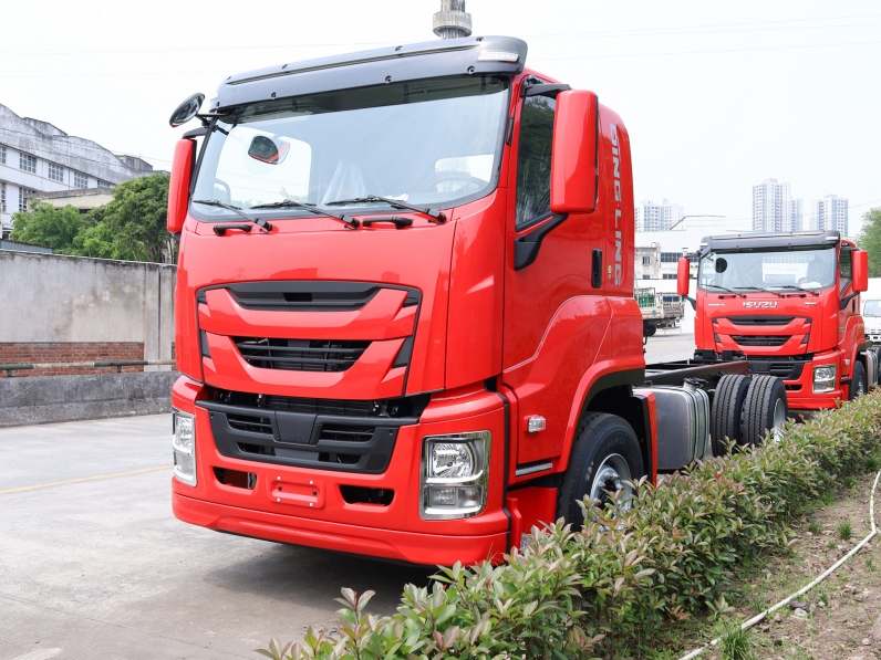 ISUZU GIGA VC61 66 FUEL WATER CARGO TRUCK CHASSIS FOR SALE