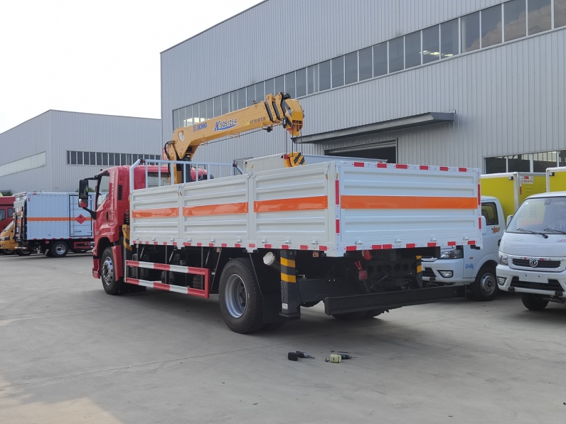 Isuzu Giga Stiff Boom Crane Trucks with XCMG crane SQS125