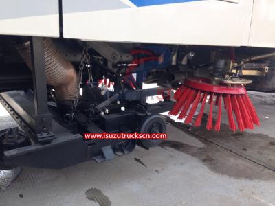 FTR Isuzu vacuum broom road sweeper truck