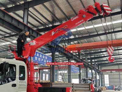 FTR ISUZU Flatbed Truck Mounted UNIC V1200 Cranes