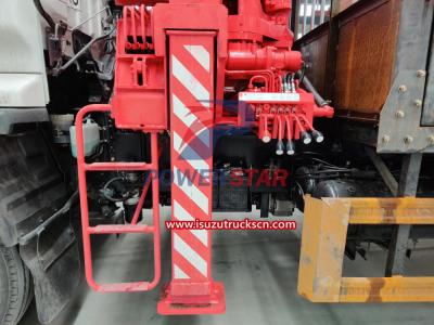 FTR ISUZU Flatbed Truck Mounted UNIC V1200 Cranes