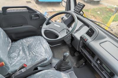 Best sell top quality 2 ton Isuzu truck with powerful diesel engine chassis