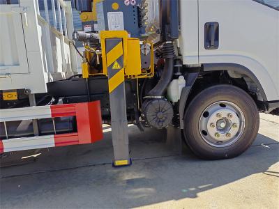 Isuzu NPR ELF 700P 5tons telescopic loader crane truck
