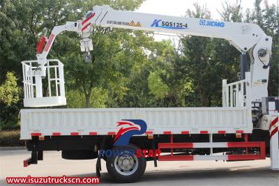  Isuzu 700P manlift truck with basket