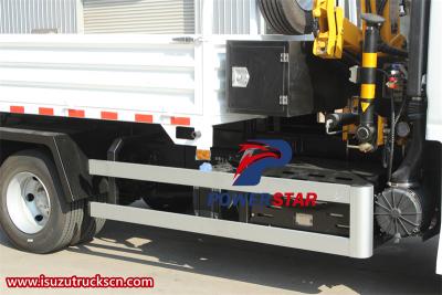Isuzu lorry truck with 5 T folding crane