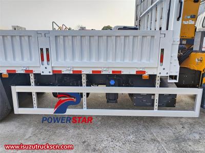 Isuzu 700P boom crane truck