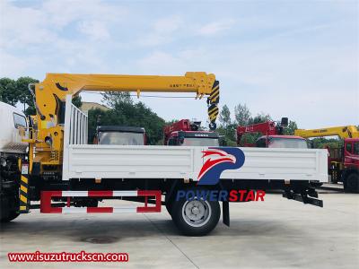 Isuzu 700P 4x4 off road boom crane truck
