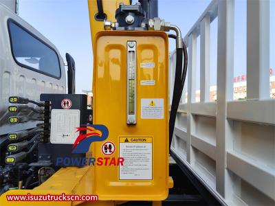 Isuzu 700P boom crane truck