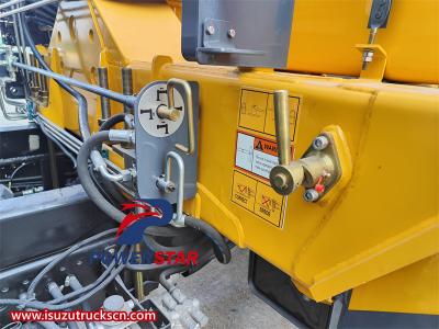 Isuzu 700P boom crane truck