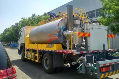Isuzu FTR GIGA 8000L Asphalt Distributor Truck