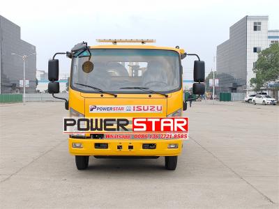 Isuzu light road recovery rescue truck
