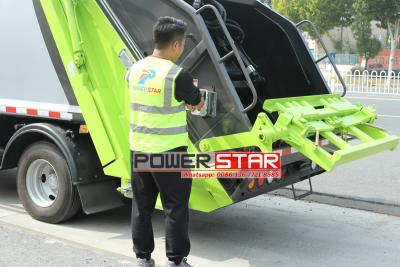 6cbm trash compactor truck by Isuzu KV100 chassis