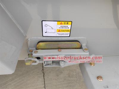 Isuzu 700P 4x4 rear loader compactor truck